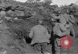 Standbild Serbische Truppen in der Schlacht von Monastir Monastir Serbien, 1917, aus Sekunde 14 historischem Filmmaterial Videoclip 65675045991