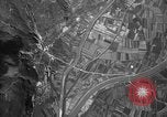 Standbild strafing Aziso Viadukt Italien, 1944, aus Sekunde 11 historischem Filmmaterial Videoclip 65675045993