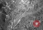 Standbild strafing Aziso Viadukt Italien, 1944, aus Sekunde 13 historischem Filmmaterial Videoclip 65675045993