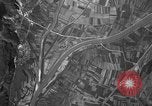 Standbild strafing Aziso Viadukt Italien, 1944, aus Sekunde 14 historischem Filmmaterial Videoclip 65675045993