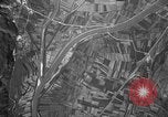 Standbild strafing Aziso Viadukt Italien, 1944, aus Sekunde 17 historischem Filmmaterial Videoclip 65675045993
