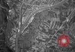 Standbild strafing Aziso Viadukt Italien, 1944, aus Sekunde 19 historischem Filmmaterial Videoclip 65675045993
