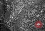 Standbild strafing Aziso Viadukt Italien, 1944, aus Sekunde 20 historischem Filmmaterial Videoclip 65675045993
