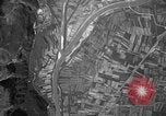 Standbild strafing Aziso Viadukt Italien, 1944, aus Sekunde 22 historischem Filmmaterial Videoclip 65675045993