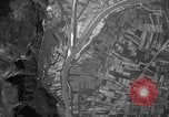 Standbild strafing Aziso Viadukt Italien, 1944, aus Sekunde 24 historischem Filmmaterial Videoclip 65675045993