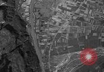 Standbild strafing Aziso Viadukt Italien, 1944, aus Sekunde 36 historischem Filmmaterial Videoclip 65675045993
