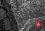 Standbild strafing Aziso Viadukt Italien, 1944, aus Sekunde 38 historischem Filmmaterial Videoclip 65675045993