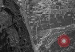 Standbild strafing Aziso Viadukt Italien, 1944, aus Sekunde 39 historischem Filmmaterial Videoclip 65675045993