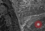 Standbild strafing Aziso Viadukt Italien, 1944, aus Sekunde 40 historischem Filmmaterial Videoclip 65675045993