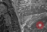 Standbild strafing Aziso Viadukt Italien, 1944, aus Sekunde 41 historischem Filmmaterial Videoclip 65675045993