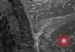 Standbild strafing Aziso Viadukt Italien, 1944, aus Sekunde 44 historischem Filmmaterial Videoclip 65675045993