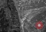 Standbild strafing Aziso Viadukt Italien, 1944, aus Sekunde 45 historischem Filmmaterial Videoclip 65675045993