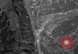 Standbild strafing Aziso Viadukt Italien, 1944, aus Sekunde 46 historischem Filmmaterial Videoclip 65675045993