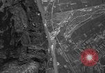 Standbild strafing Aziso Viadukt Italien, 1944, aus Sekunde 48 historischem Filmmaterial Videoclip 65675045993