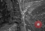 Standbild strafing Aziso Viadukt Italien, 1944, aus Sekunde 50 historischem Filmmaterial Videoclip 65675045993