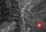 Standbild strafing Aziso Viadukt Italien, 1944, aus Sekunde 52 historischem Filmmaterial Videoclip 65675045993