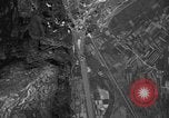 Standbild strafing Aziso Viadukt Italien, 1944, aus Sekunde 54 historischem Filmmaterial Videoclip 65675045993
