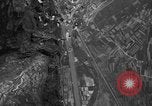 Standbild strafing Aziso Viadukt Italien, 1944, aus Sekunde 55 historischem Filmmaterial Videoclip 65675045993