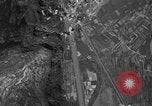 Standbild strafing Aziso Viadukt Italien, 1944, aus Sekunde 56 historischem Filmmaterial Videoclip 65675045993