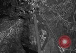 Standbild strafing Aziso Viadukt Italien, 1944, aus Sekunde 58 historischem Filmmaterial Videoclip 65675045993