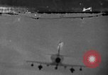 Standbild strafing Vietnam, 1965, aus Sekunde 1 historischem Filmmaterial Videoclip 65675045994