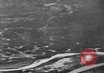 Standbild strafing Vietnam, 1965, aus Sekunde 21 historischem Filmmaterial Videoclip 65675045994