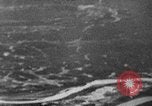 Standbild strafing Vietnam, 1965, aus Sekunde 23 historischem Filmmaterial Videoclip 65675045994
