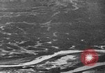 Standbild strafing Vietnam, 1965, aus Sekunde 27 historischem Filmmaterial Videoclip 65675045994