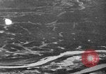 Standbild strafing Vietnam, 1965, aus Sekunde 30 historischem Filmmaterial Videoclip 65675045994