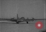 Standbild Test der B-17 müden Willy drone BQ-7 Rakete Wendover, Utah USA, 1944, aus Sekunde 8 historischem Filmmaterial Videoclip 65675046012