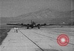 Standbild Test der B-17 müden Willy drone BQ-7 Rakete Wendover, Utah USA, 1944, aus Sekunde 28 historischem Filmmaterial Videoclip 65675046012