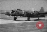 Standbild Test der B-17 müden Willy drone BQ-7 Rakete Wendover, Utah USA, 1944, aus Sekunde 30 historischem Filmmaterial Videoclip 65675046012