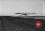 Standbild Test der B-17 müden Willy drone BQ-7 Rakete Wendover, Utah USA, 1944, aus Sekunde 34 historischem Filmmaterial Videoclip 65675046012