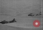 Standbild Test der B-17 müden Willy drone BQ-7 Rakete Wendover, Utah USA, 1944, aus Sekunde 42 historischem Filmmaterial Videoclip 65675046012