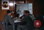 Standbild USA Officer Thailand, 1969, aus Sekunde 36 historischem Filmmaterial Videoclip 65675046019