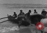 Image la population hawaïenne la pêche et le surf Honolulu Hawaii USA, 1924, de la seconde 6 séquences d'archives historiques vidéo 65675046043