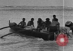 Image la population hawaïenne la pêche et le surf Honolulu Hawaii USA, 1924, de la seconde 9 séquences d'archives historiques vidéo 65675046043