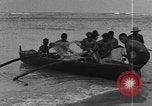 Image la population hawaïenne la pêche et le surf Honolulu Hawaii USA, 1924, de la seconde 11 séquences d'archives historiques vidéo 65675046043