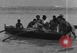 Image la population hawaïenne la pêche et le surf Honolulu Hawaii USA, 1924, de la seconde 12 séquences d'archives historiques vidéo 65675046043