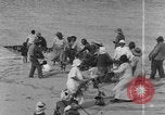 Image la population hawaïenne la pêche et le surf Honolulu Hawaii USA, 1924, de la seconde 14 séquences d'archives historiques vidéo 65675046043