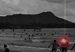 Image la population hawaïenne la pêche et le surf Honolulu Hawaii USA, 1924, de la seconde 32 séquences d'archives historiques vidéo 65675046043