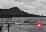 Image la population hawaïenne la pêche et le surf Honolulu Hawaii USA, 1924, de la seconde 37 séquences d'archives historiques vidéo 65675046043