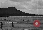 Image la population hawaïenne la pêche et le surf Honolulu Hawaii USA, 1924, de la seconde 38 séquences d'archives historiques vidéo 65675046043