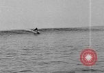 Image la population hawaïenne la pêche et le surf Honolulu Hawaii USA, 1924, de la seconde 48 séquences d'archives historiques vidéo 65675046043