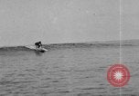 Image la population hawaïenne la pêche et le surf Honolulu Hawaii USA, 1924, de la seconde 49 séquences d'archives historiques vidéo 65675046043