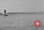 Image la population hawaïenne la pêche et le surf Honolulu Hawaii USA, 1924, de la seconde 50 séquences d'archives historiques vidéo 65675046043