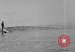Image la population hawaïenne la pêche et le surf Honolulu Hawaii USA, 1924, de la seconde 51 séquences d'archives historiques vidéo 65675046043