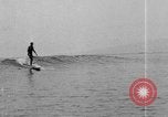 Image la population hawaïenne la pêche et le surf Honolulu Hawaii USA, 1924, de la seconde 52 séquences d'archives historiques vidéo 65675046043