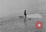 Image la population hawaïenne la pêche et le surf Honolulu Hawaii USA, 1924, de la seconde 54 séquences d'archives historiques vidéo 65675046043
