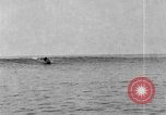 Image la population hawaïenne la pêche et le surf Honolulu Hawaii USA, 1924, de la seconde 56 séquences d'archives historiques vidéo 65675046043